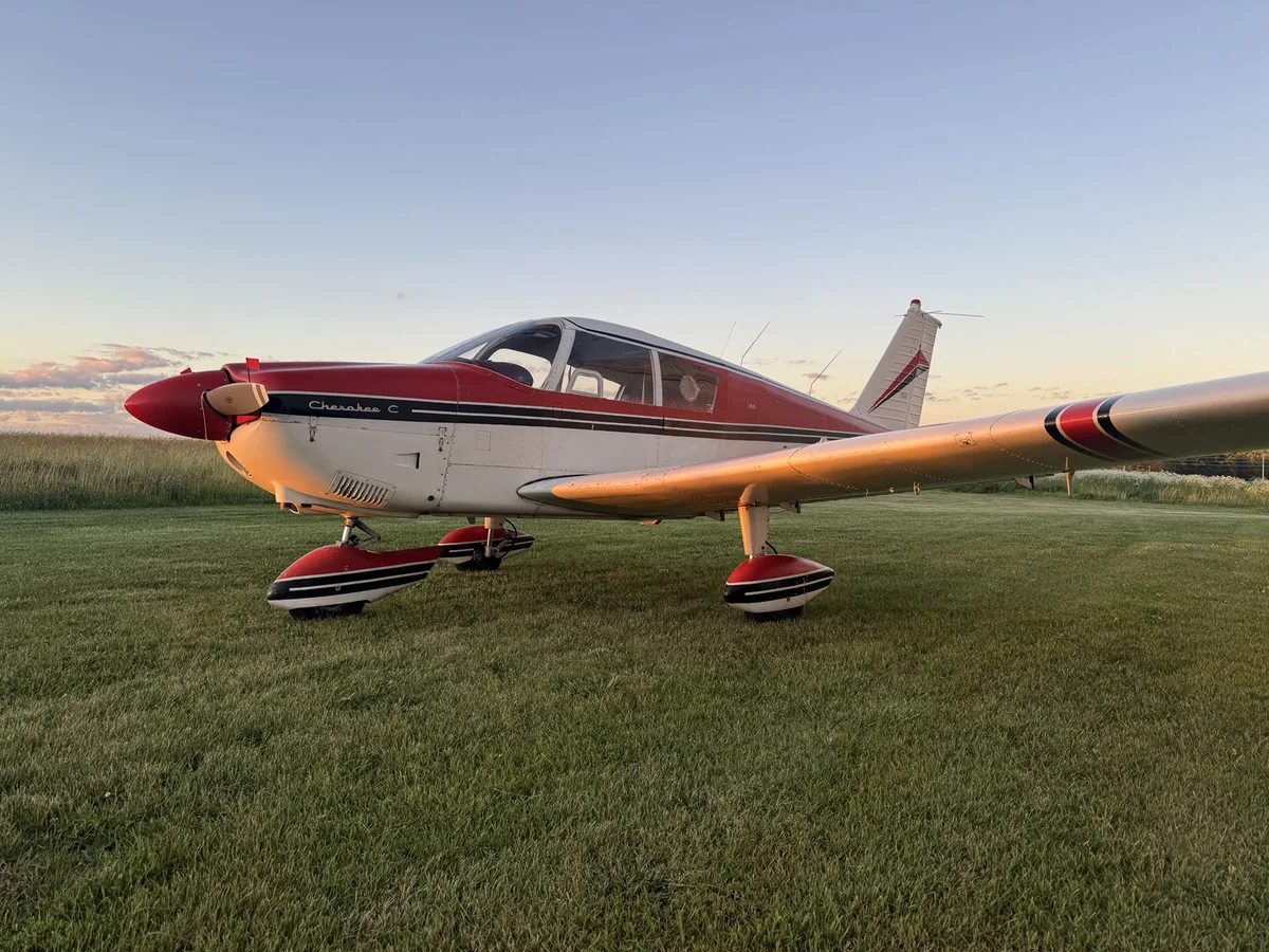 Piper Cherokee PA-28-160 N7892W at sunset